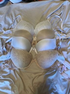 4 Victorias Secret push up bras